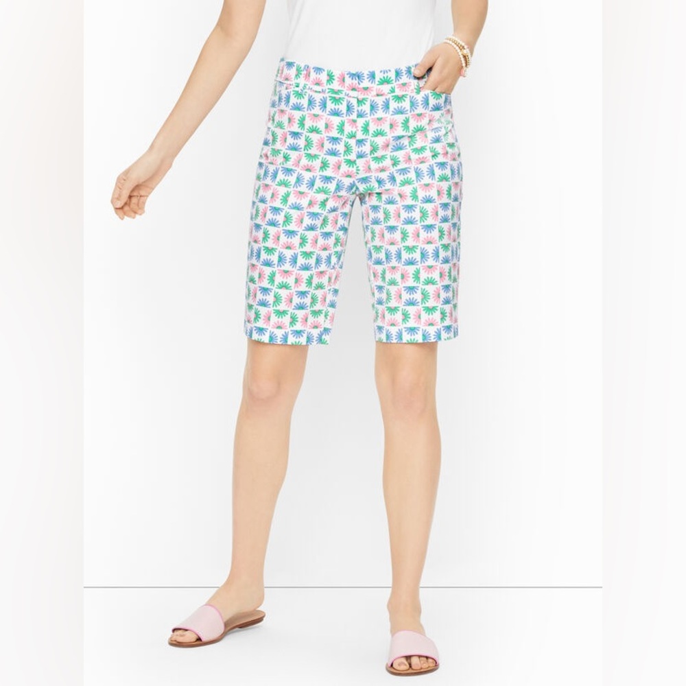 NWT Talbots The Perfect Shorts Floral Bermuda Length Size 12 Coastal Resort